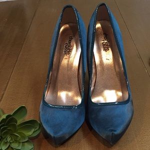 Turquoise pumps